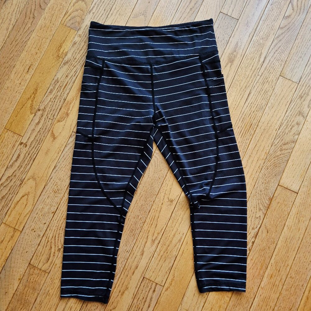 Zyia Active Black and White Stripe Light n Tight Pocket Capri Size 8-10